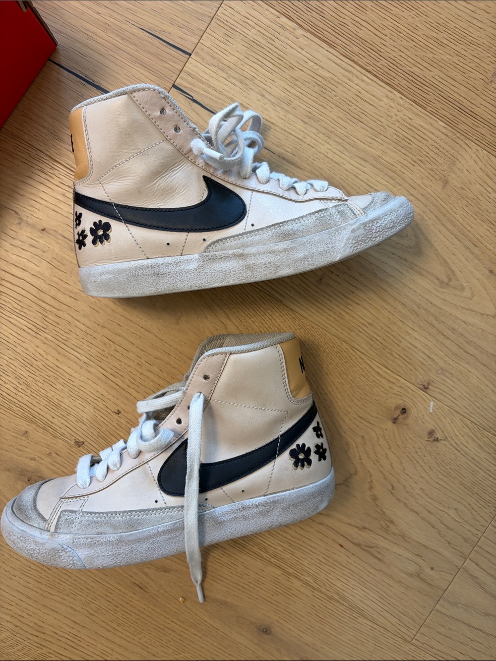 Nike- Grade S hook Blazer Mid 77 - Size 4